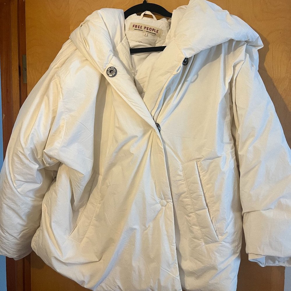 NWOT Urban Outfitters Cozy Cloud Puffer Jacket (White)